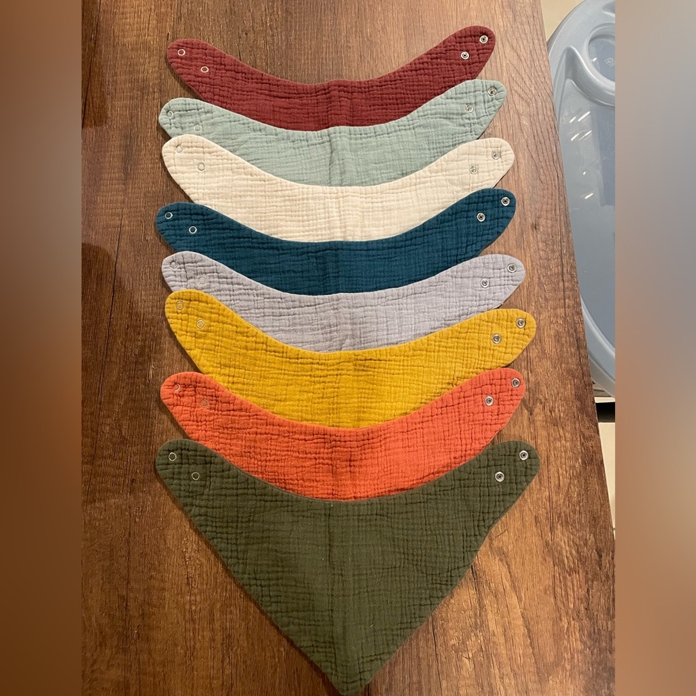 Lot of 8 like-new cotton muslin bibs